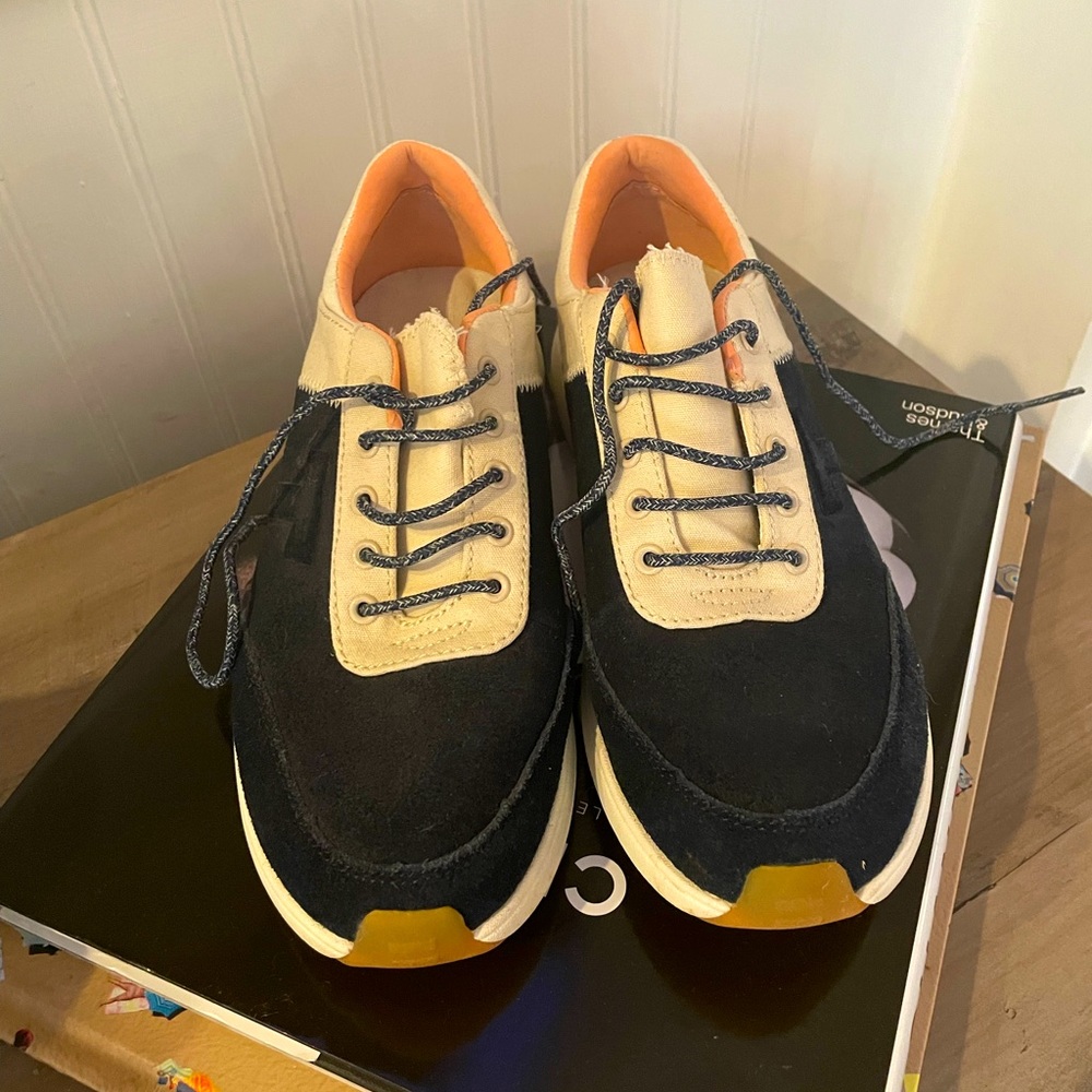 Navy blue and off white sneakers by Toms